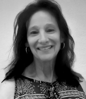 Bio photo for Gwenn Jones wellness writer and website manager California
