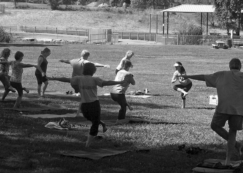 Beginnner yoga in the park